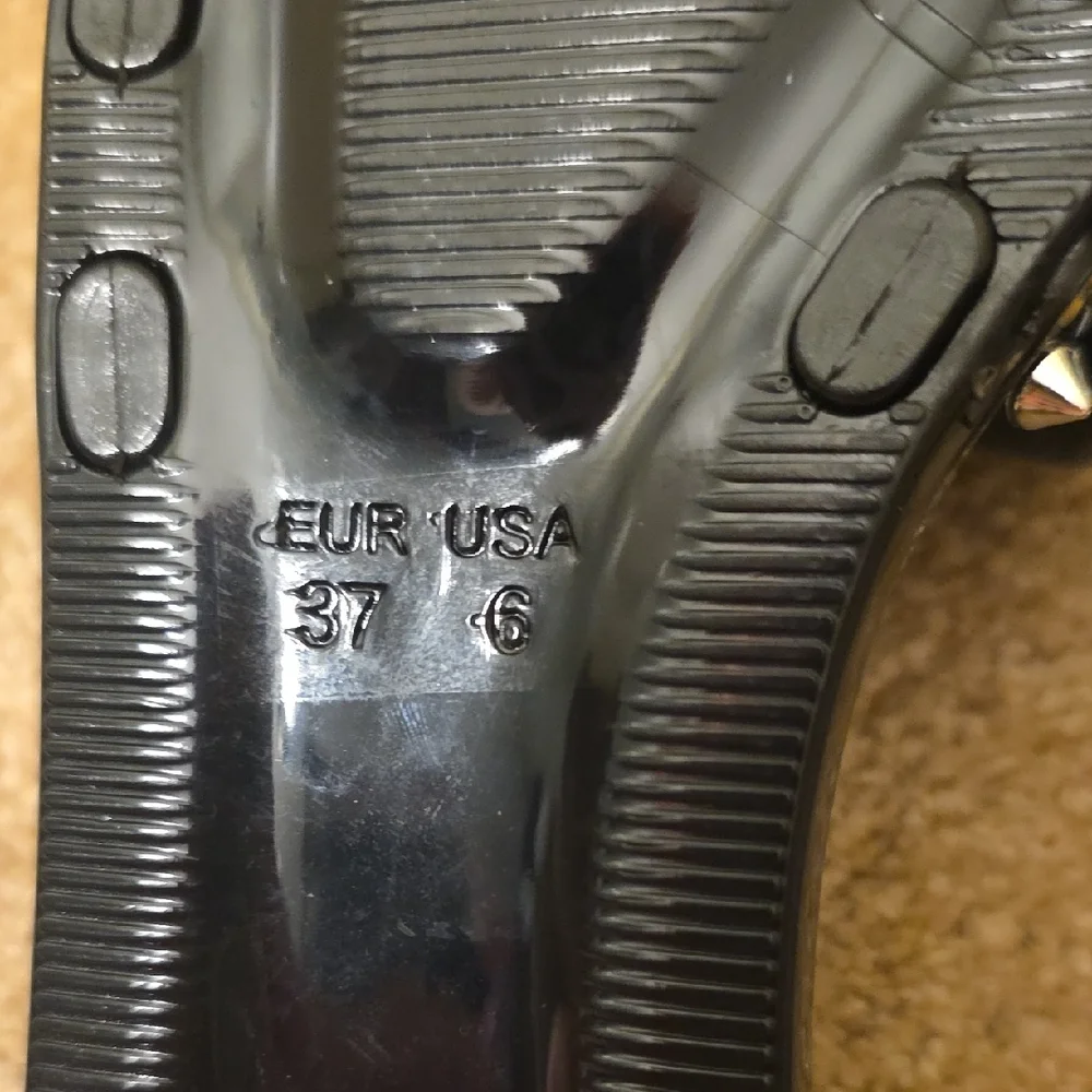 WILD DIVA Lounge Size 6 Black Sandals with Silver Studs & Rinestones - Picture 9 of 15